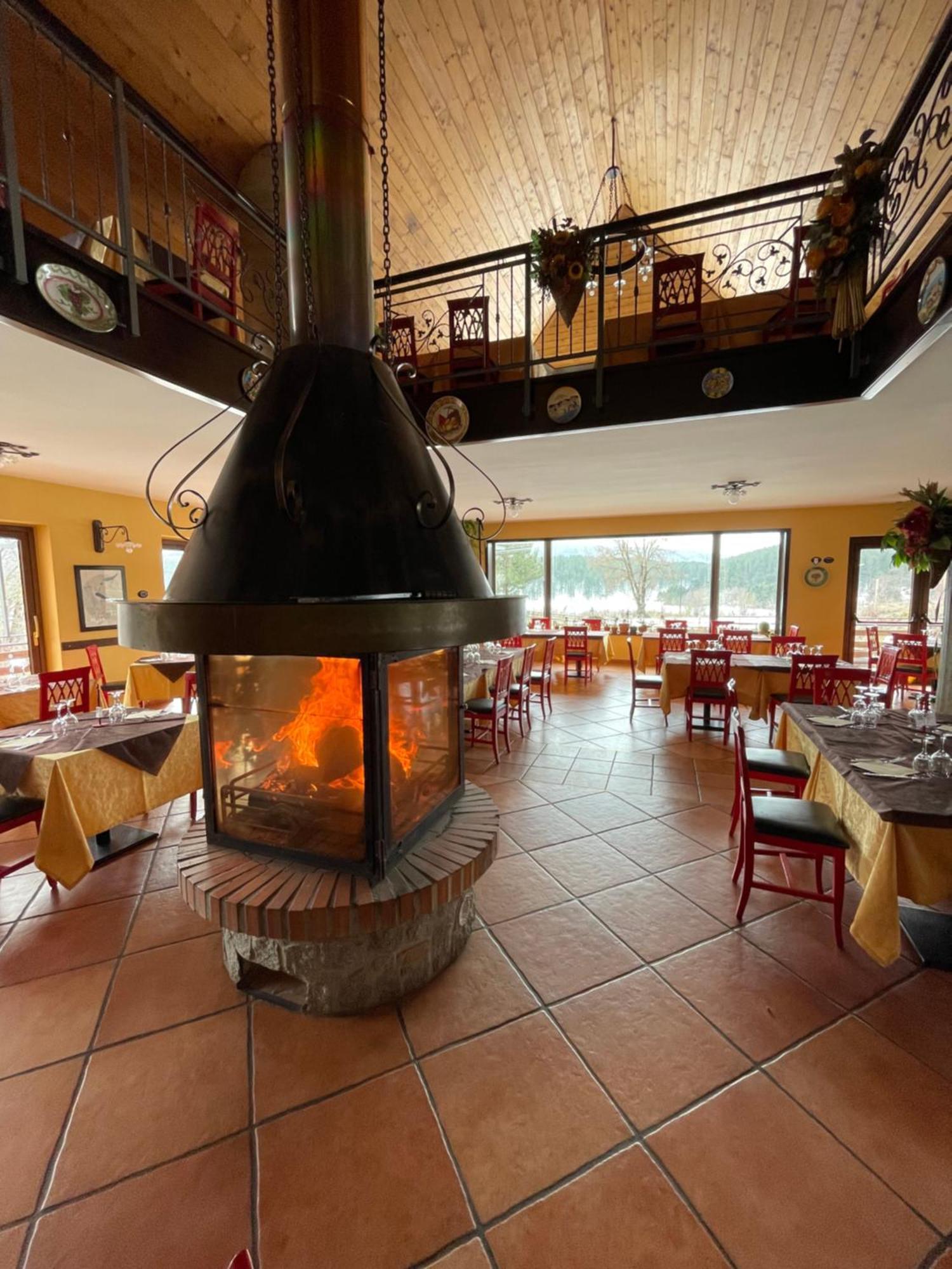 Fd Lorichella Hotel Lorica Kültér fotó